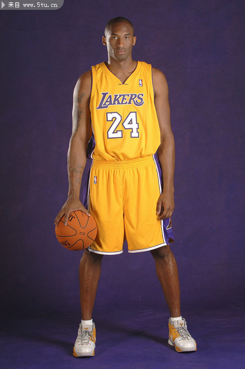 经典再现！50岁米兰主帅孔塞桑叼雪茄热舞庆夺冠，球迷：绝对狠人