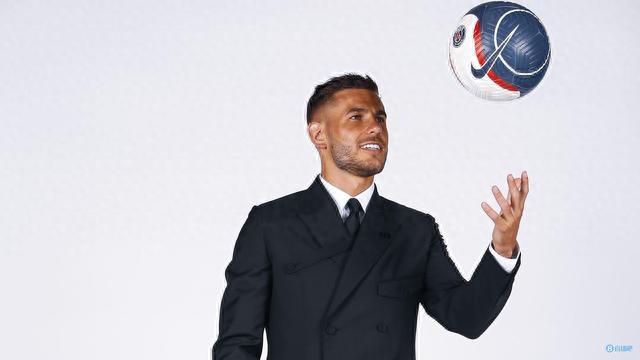 疑似手球没判！辽宁队员围住裁判，辽宁教练抗议染红！