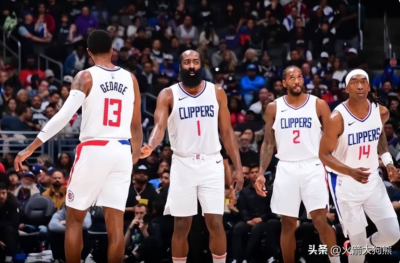 这绝对是一个顶级的美女裁判。